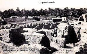 BISKRA - RUINES DES FORTS EN TERRE